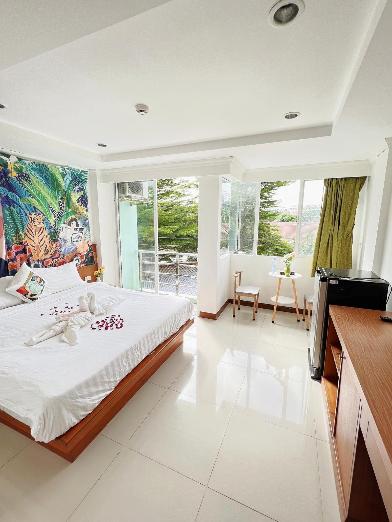 Lanting Patong Exterior foto